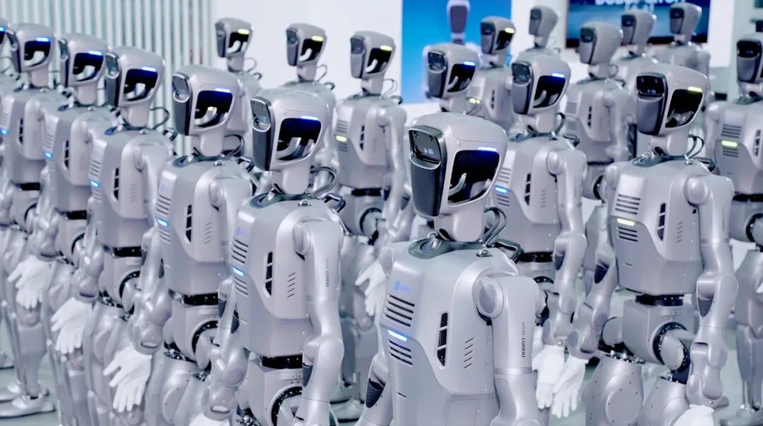 越疆工业人形机器人ATOM